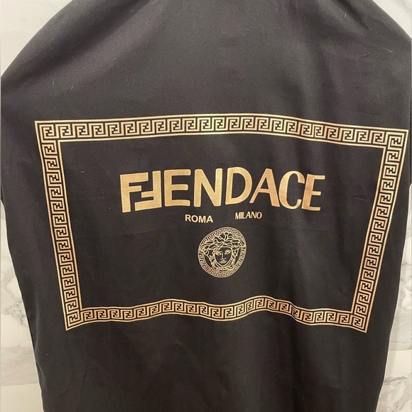 Versace Limited Edition Men’s Silk shirt - Picture 2 of 9